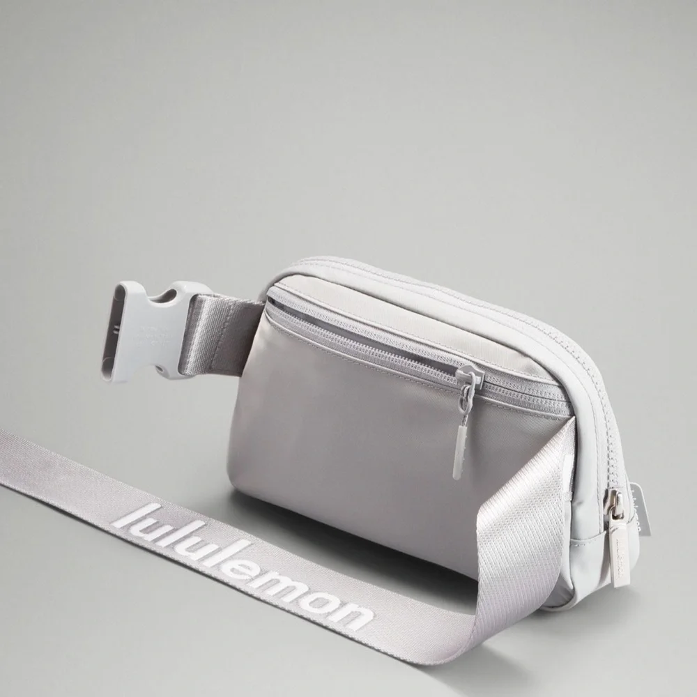 NWT 🍋 Lululemon Silver Drop Logo Everywhere Belt Bag 1L